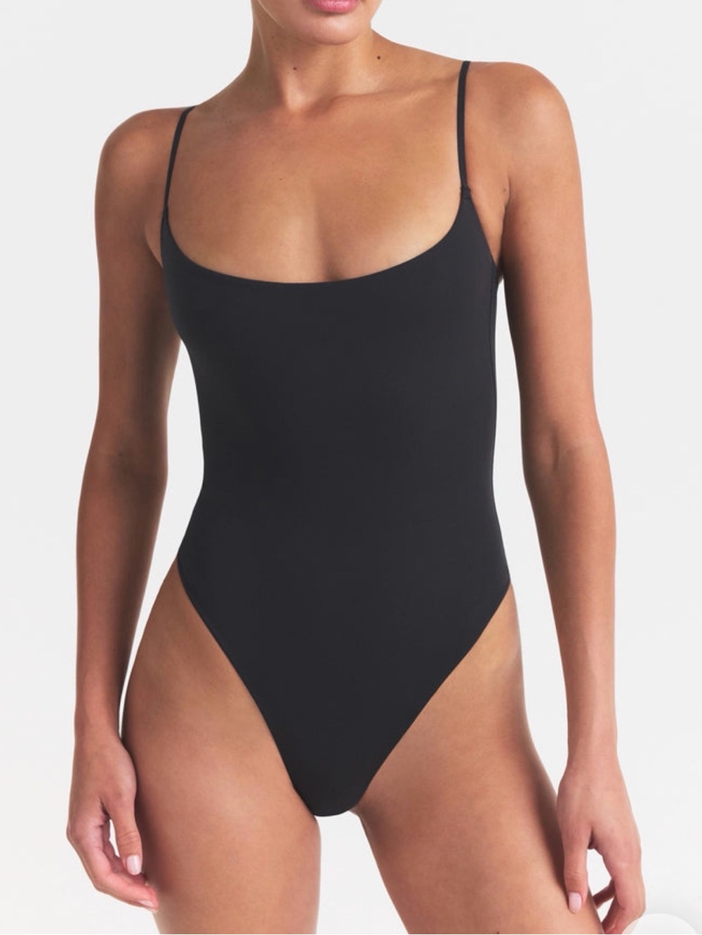 SKIMS Fits Everybody Scoop Neck Thong Bodysuit Size M in Black